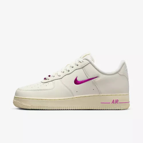 Tênis Nike Air Force 1 'Coconut Milk' - Bege e Rosa