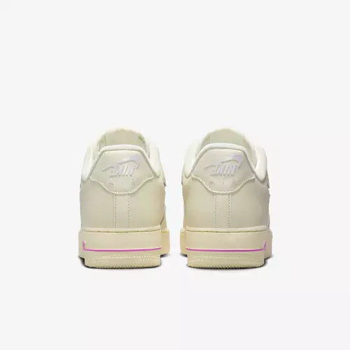 Tênis Nike Air Force 1 'Coconut Milk' - Bege e Rosa