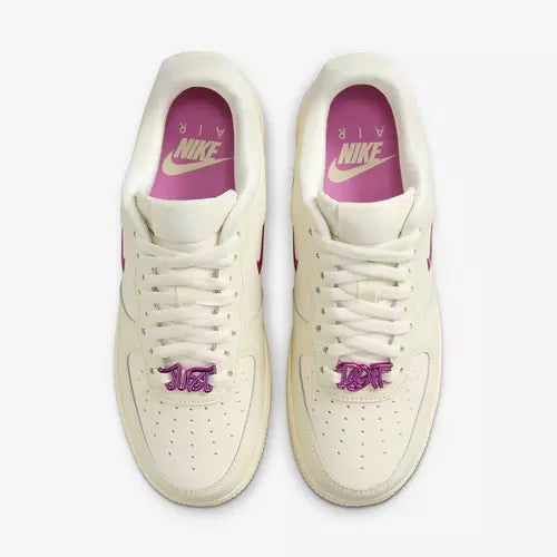 Tênis Nike Air Force 1 'Coconut Milk' - Bege e Rosa